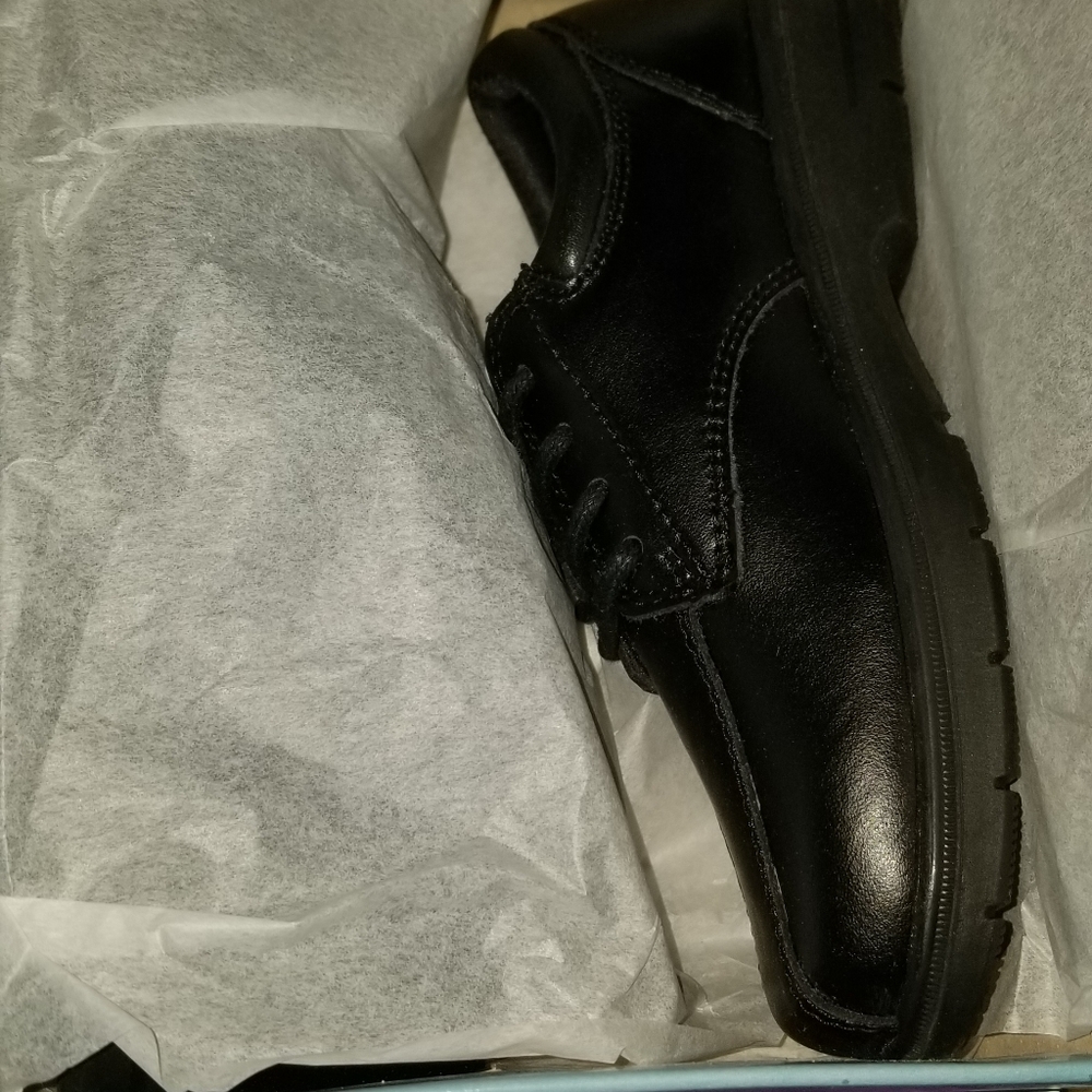 NWT SPERRY TOP SIDER NATHANIEL OXFORD 10.5W BOYS. Great shoe for school.